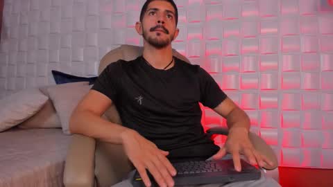 Snapshot of alejandrostorm chatting on 02-24-26, 08:40 Alejo online show from 02-24-26, 08:40