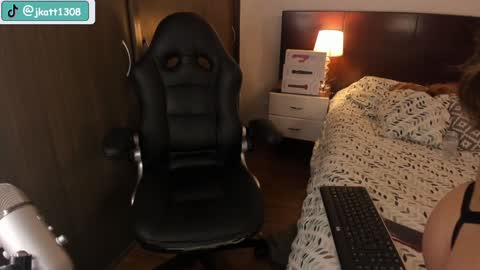 Alejandra online show from 12-11-24, 05:04