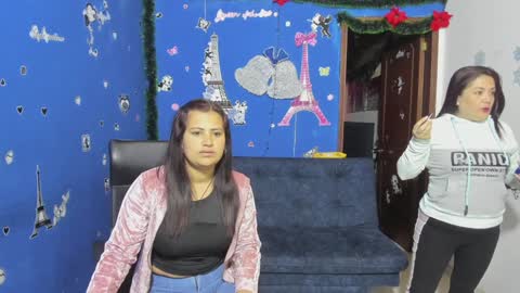 Snapshot of alejita_smithh chatting on 01-27-25, 12:05 zoe and Kataleya online show from 01-27-25, 12:05