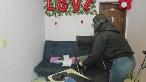 Snapshot of alejita_smithh chatting on 03-01-25, 12:45 zoe and Kataleya online show from 03-01-25, 12:45