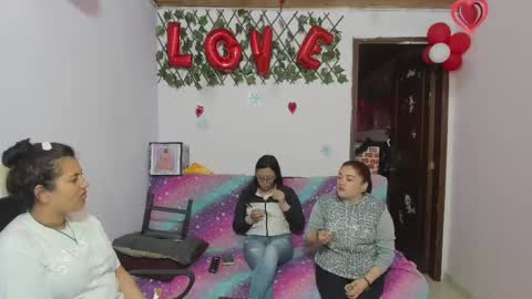 Snapshot of alejita_smithh chatting on 03-08-25, 12:41 zoe and Kataleya online show from 03-08-25, 12:41