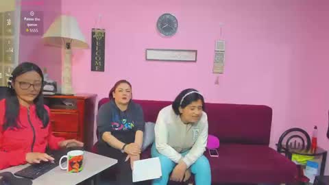 Snapshot of alejita_smithh chatting on 09-09-25, 12:59 zoe and Kataleya online show from 09-09-25, 12:59