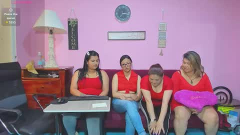 Snapshot of alejita_smithh chatting on 09-15-25, 12:16 zoe and Kataleya online show from 09-15-25, 12:16