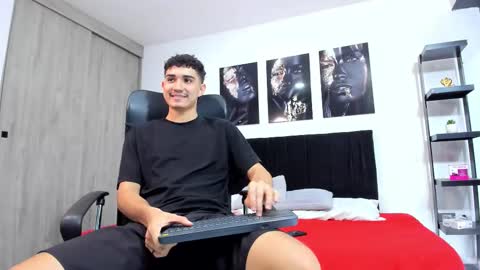 alejo_gray1 online show from 02-09-26, 09:08