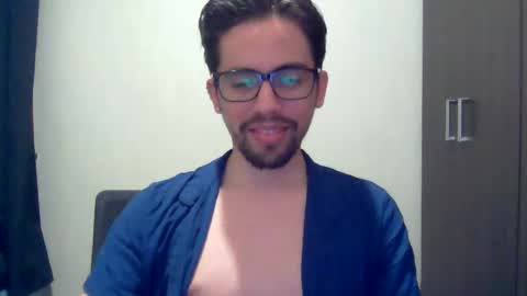 Snapshot of alejo_shy chatting on 01-03-25, 04:00 alejo_shy online show from 01-03-25, 04:00
