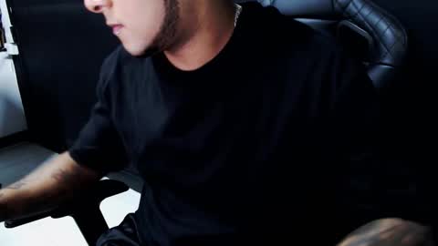 Snapshot of alejoconex6 chatting on 09-15-25, 04:34 Alejo online show from 09-15-25, 04:34