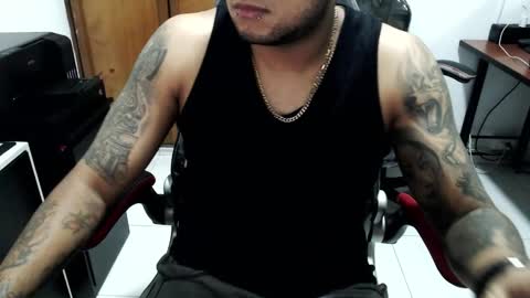 Snapshot of alejoconex6 chatting on 11-17-25, 02:17 Alejo online show from 11-17-25, 02:17