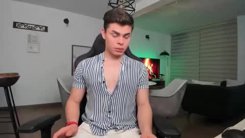 Snapshot of alejoo_twink chatting on 03-01-25, 05:20 ONLYFANS Alejoo twink online show from 03-01-25, 05:20