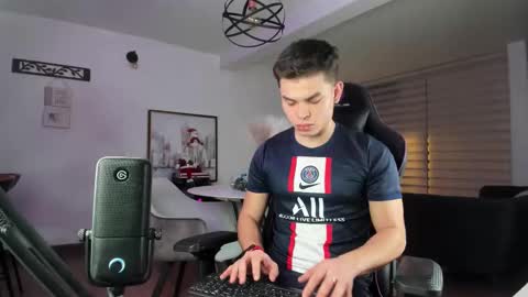 Snapshot of alejoo_twink chatting on 11-18-25, 10:47 ONLYFANS Alejoo twink online show from 11-18-25, 10:47