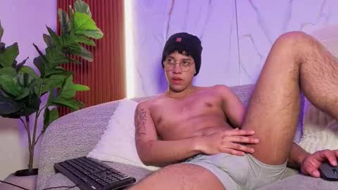 Snapshot of alejostonevg chatting on 02-17-26, 07:31 Alejo online show from 02-17-26, 07:31