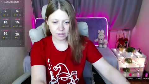 Snapshot of alekasamui chatting on 12-27-24, 05:52 Aleksa online show from 12-27-24, 05:52