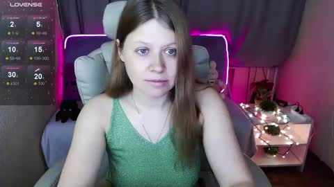 Snapshot of alekasamui chatting on 01-05-25, 03:32 Aleksa online show from 01-05-25, 03:32