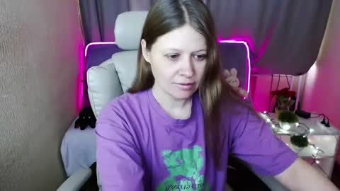 Snapshot of alekasamui chatting on 02-05-25, 04:37 Aleksa online show from 02-05-25, 04:37