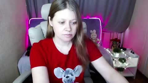 Snapshot of alekasamui chatting on 02-17-25, 04:53 Aleksa online show from 02-17-25, 04:53