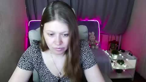 Snapshot of alekasamui chatting on 02-18-25, 12:15 Aleksa online show from 02-18-25, 12:15