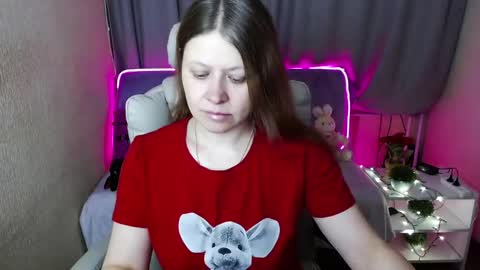 Snapshot of alekasamui chatting on 02-25-25, 01:41 Aleksa online show from 02-25-25, 01:41