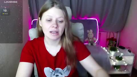 Snapshot of alekasamui chatting on 03-04-25, 12:39 Aleksa online show from 03-04-25, 12:39