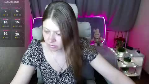 Snapshot of alekasamui chatting on 03-06-25, 10:47 Aleksa online show from 03-06-25, 10:47