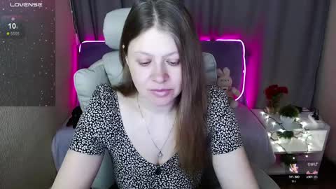 Snapshot of alekasamui chatting on 03-10-25, 10:24 Aleksa online show from 03-10-25, 10:24