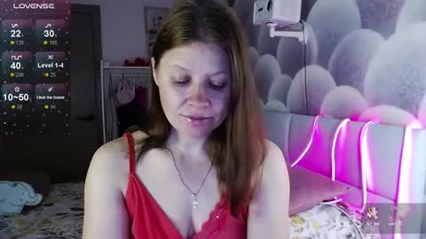 Snapshot of alekasamui chatting on 09-28-25, 01:00 Aleksa online show from 09-28-25, 01:00