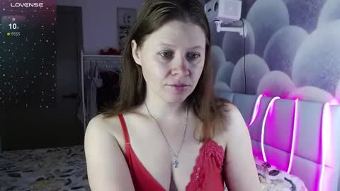 Snapshot of alekasamui chatting on 10-04-25, 09:46 Aleksa online show from 10-04-25, 09:46