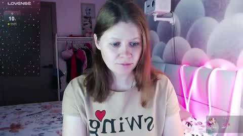 Snapshot of alekasamui chatting on 10-16-25, 01:39 Aleksa online show from 10-16-25, 01:39