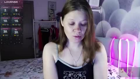 Snapshot of alekasamui chatting on 10-21-25, 11:16 Aleksa online show from 10-21-25, 11:16