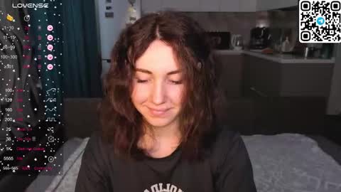 Snapshot of alena_mell chatting on 12-15-25, 09:02 Alenkaaa online show from 12-15-25, 09:02