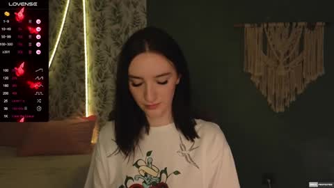 Snapshot of alena_navi chatting on 01-22-25, 12:27 Alena online show from 01-22-25, 12:27