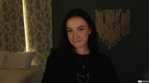 Snapshot of alena_navi chatting on 01-31-25, 08:43 Alena online show from 01-31-25, 08:43