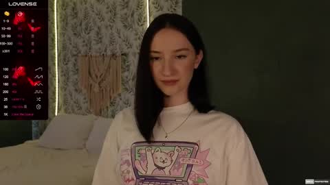 Snapshot of alena_navi chatting on 03-05-25, 11:28 Alena online show from 03-05-25, 11:28