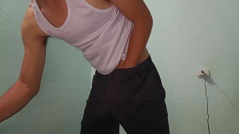 Snapshot of aleo_011 chatting on 12-16-24, 01:42 Alejandro online show from 12-16-24, 01:42