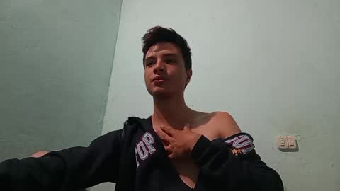 Snapshot of aleo_011 chatting on 01-27-25, 01:48 Alejandro online show from 01-27-25, 01:48