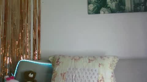 QUEEN OFF MILk  IM BACK  15 NOV online show from 11-29-25, 09:29