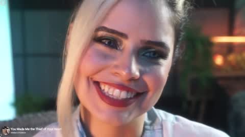 Alessa Goreng online show from 10-19-25, 08:26