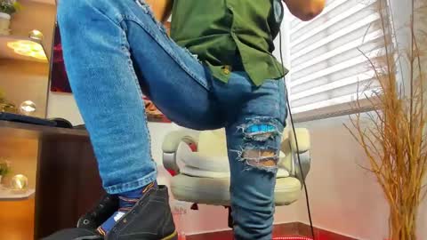 ALESSANDRO  WYE online show from 02-19-25, 05:06