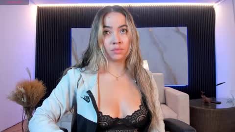 Alessia  Everyday From 0530 to 1430 Col Time online show from 11-20-25, 11:32