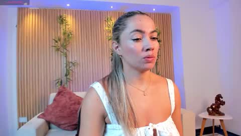 Alessia  Everyday From 0530 to 1430 Col Time online show from 12-15-25, 12:31