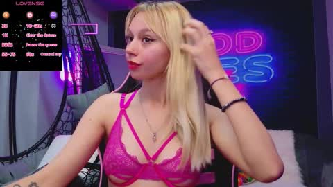 Snapshot of alessiacroft chatting on 11-08-25, 05:40 alessiacroft online show from 11-08-25, 05:40