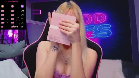 Snapshot of alessiacroft chatting on 11-12-25, 03:18 alessiacroft online show from 11-12-25, 03:18