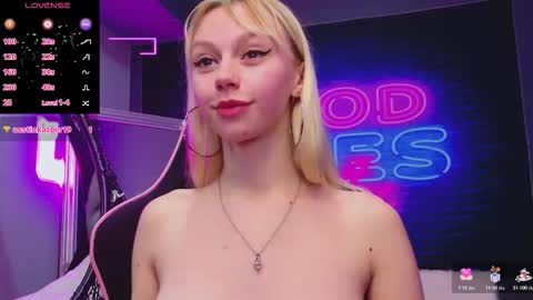 Snapshot of alessiacroft chatting on 11-21-25, 06:23 alessiacroft online show from 11-21-25, 06:23