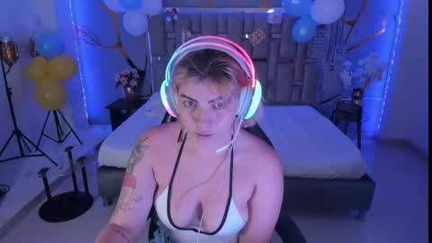 Alessia online show from 09-30-25, 04:06