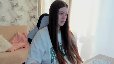 Aletta Oushen online show from 10-20-25, 10:05