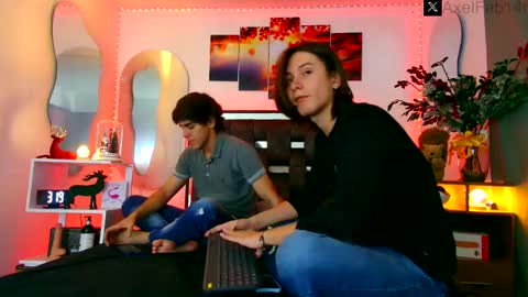 Snapshot of alex_and_fabian chatting on 12-16-24, 09:41 sneider online show from 12-16-24, 09:41