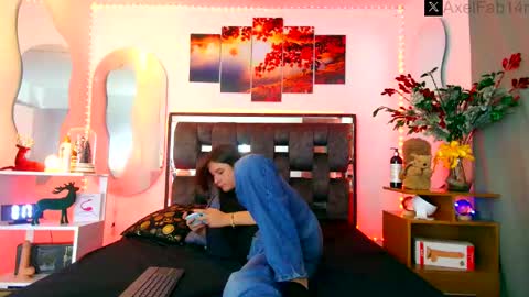 Snapshot of alex_and_fabian chatting on 12-17-24, 06:31 sneider online show from 12-17-24, 06:31