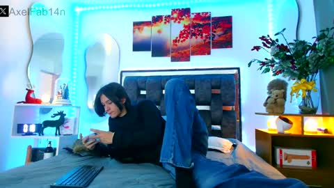 Snapshot of alex_and_fabian chatting on 12-23-24, 06:48 sneider online show from 12-23-24, 06:48