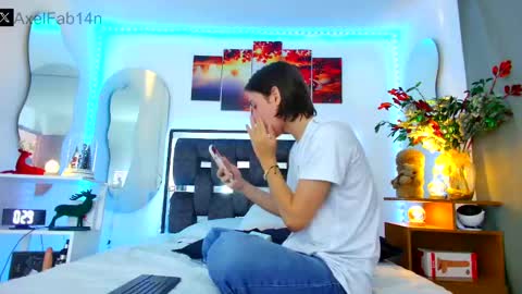 Snapshot of alex_and_fabian chatting on 01-14-25, 06:49 sneider online show from 01-14-25, 06:49