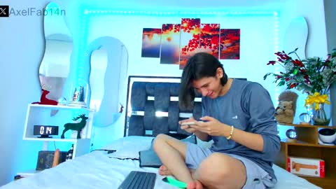 Snapshot of alex_and_fabian chatting on 01-16-25, 06:48 sneider online show from 01-16-25, 06:48
