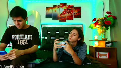 Snapshot of alex_and_fabian chatting on 02-03-25, 06:17 sneider online show from 02-03-25, 06:17