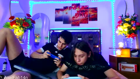Snapshot of alex_and_fabian chatting on 02-14-25, 10:04 sneider online show from 02-14-25, 10:04